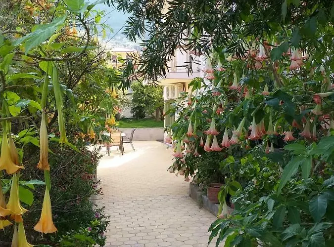 Vanna's * Leonídion